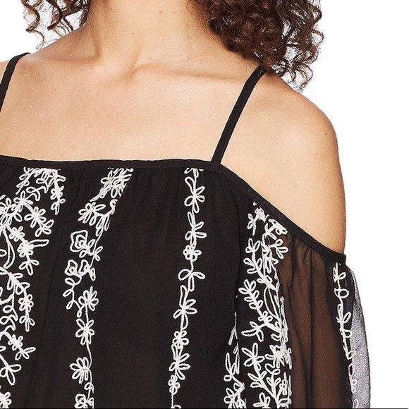 new ✦ R&J Couture ✦ Ruffled Cold Shoulder Top ✦ - Picture 11 of 12